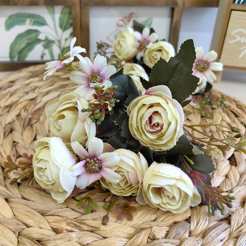 Искусственные цветы в Ульяновске | Цветы искусственные «Камелии с мелкоцветом», сиренево-молочные, букет